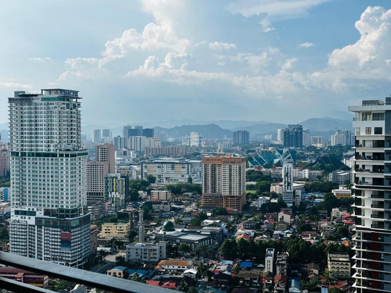 Summer Suites Klcc By Purple Orchid กัวลาลัมเปอร์ ภายนอก รูปภาพ